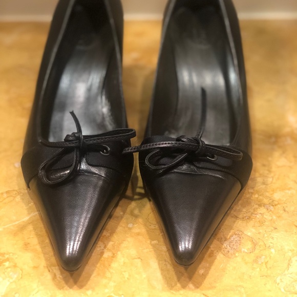 Authentic Gucci Black Leather Pumps with Dust Bag - Picture 2 of 13